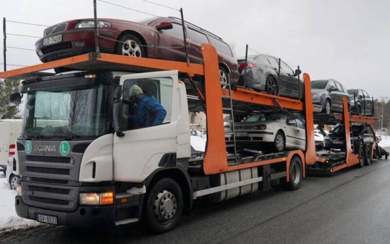 Letônia pune motoristas bêbados doando carros para a Ucrânia