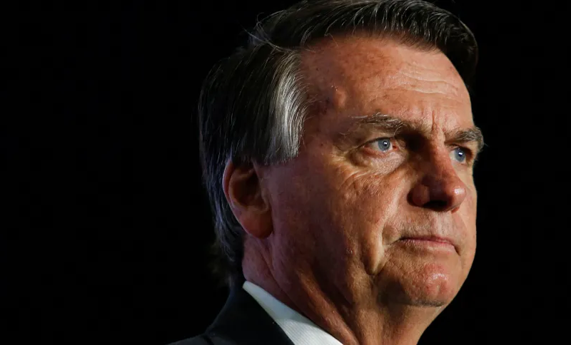 PF faz busca na casa de Bolsonaro