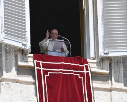 “Quem ama se deixa mover e comover”, exorta Papa Francisco no Angelus deste domingo