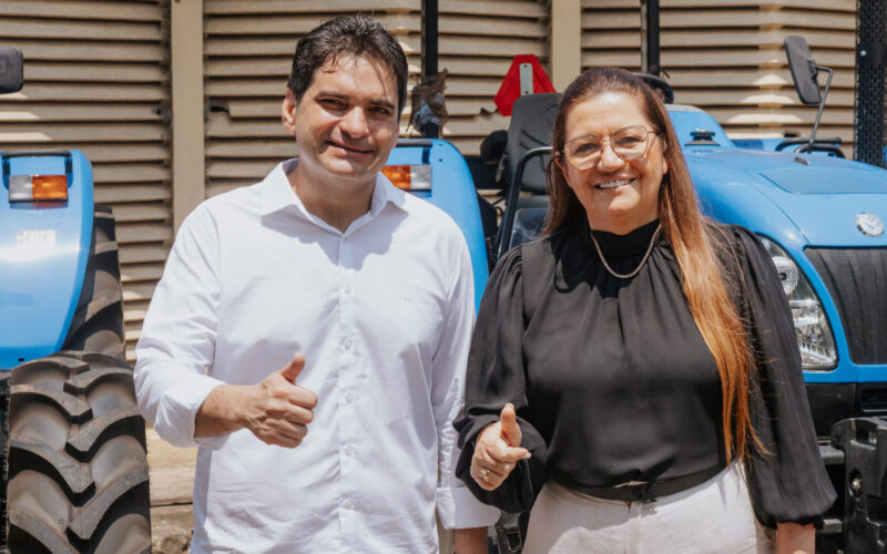 Pocinhos recebe mais um trator agrícola através da parceria com o Dep. Federal Murilo Galdino