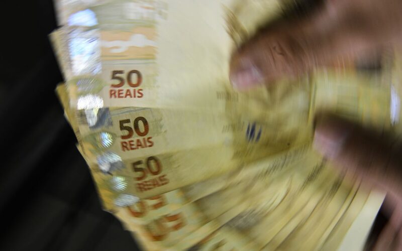 Câmara aprova MP que concede aumento salarial a servidores federais