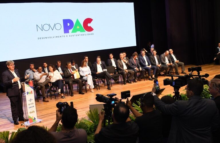 João Azevêdo e ministros lançam obras do novo PAC na Paraíba