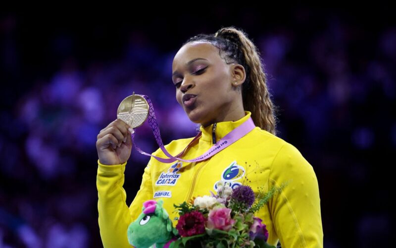 Ginasta Rebeca Andrade é bicampeã mundial do salto na Bélgica