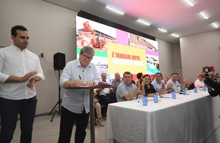 João Azevêdo anuncia R$ 222 mi de investimentos em comemoração aos 159 anos de CG