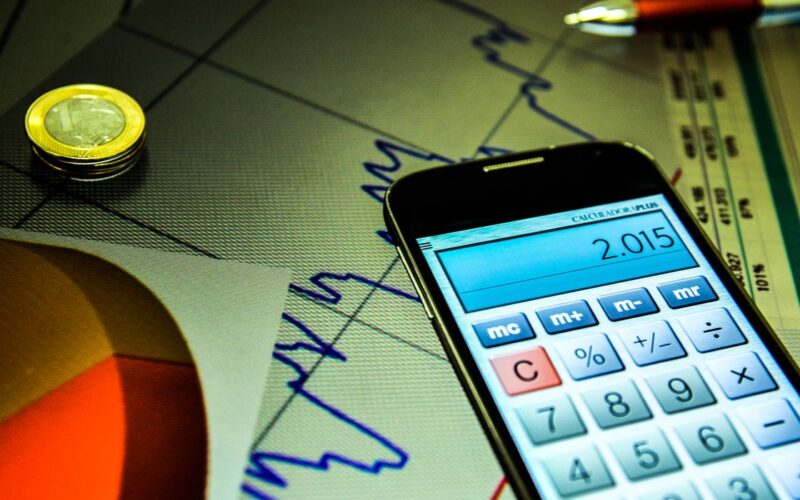 Prévia da inflação oficial fica em 0,21% em outubro, informa IBGE
