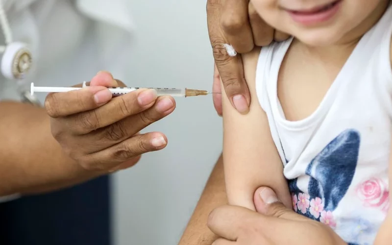 Campanha de multivacinação segue no feriadão, em Campina Grande