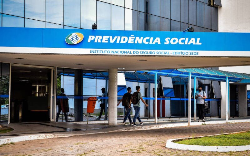 Presidente Lula sanciona lei para reduzir filas do INSS