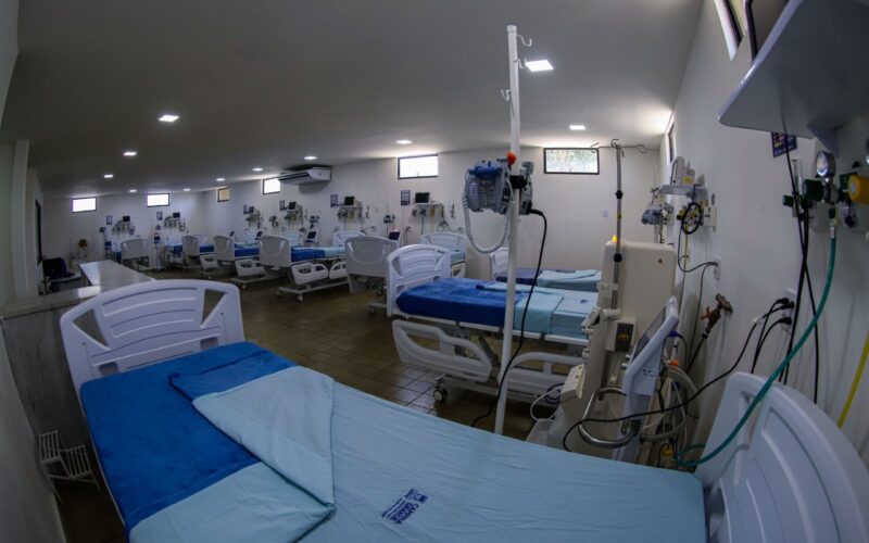 Secretaria realiza substituição de aparelhos de ar-condicionado na UTI do Hospital Dr. Edgley