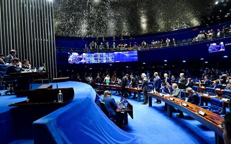 Senado aprova PEC que limita decisões individuais de ministros do STF