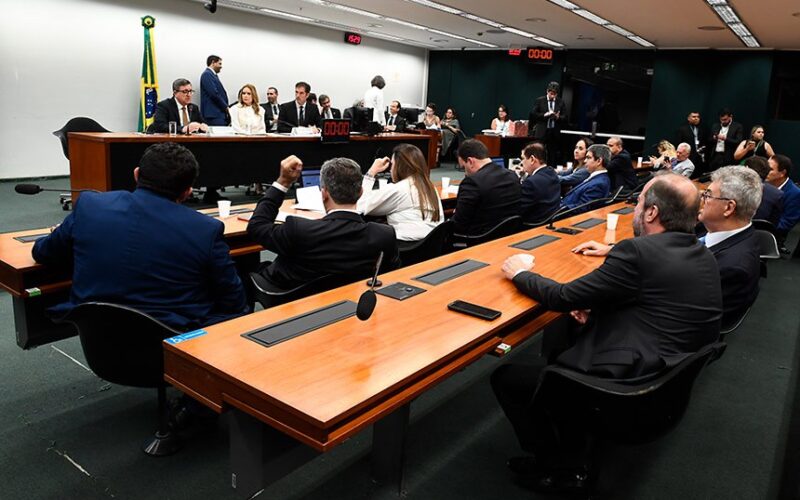 Parlamentares destinam R$ 4 bilhões em emendas de bancada para Fundo Eleitoral