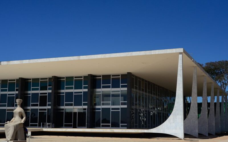 Maioria do STF mantém pensão antiga de ex-governadores ou dependentes