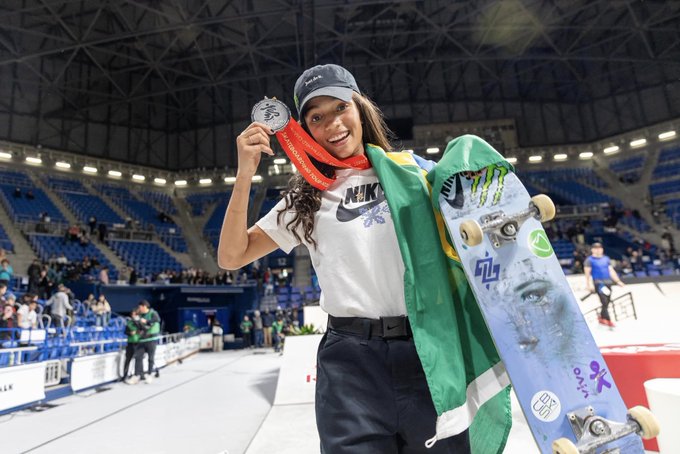 Rayssa Leal conquista prata no Mundial de skate street no Japão