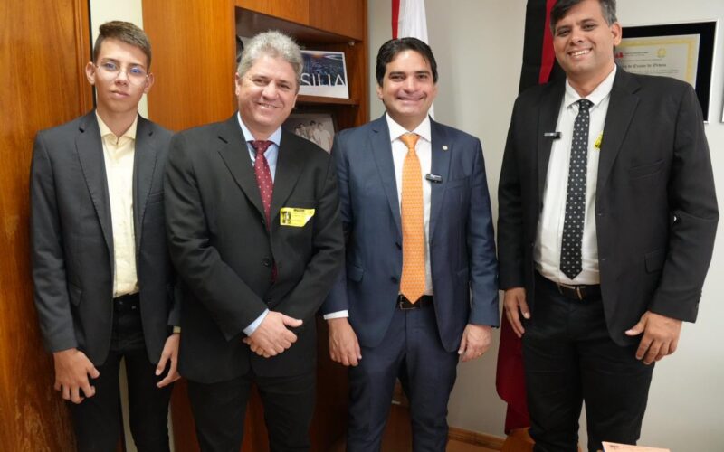 Murilo recebe prefeito de Cabaceiras e empenha apoio aos municípios do Cariri