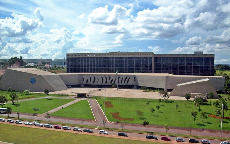 STJ: plano de saúde não pode recusar cliente por estar negativado
