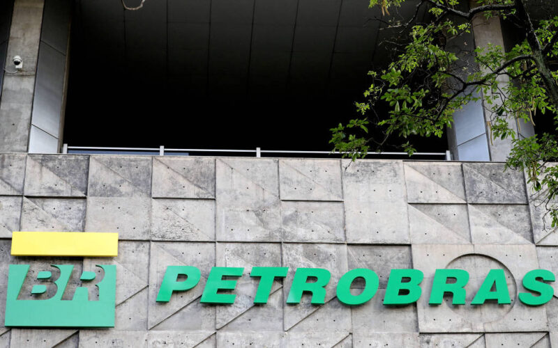 Petrobras reduz preço da gasolina em 5,2% a partir desta terça
