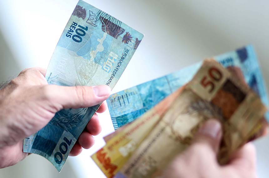 MP isenta do Imposto de Renda quem ganha até dois mínimos por mês