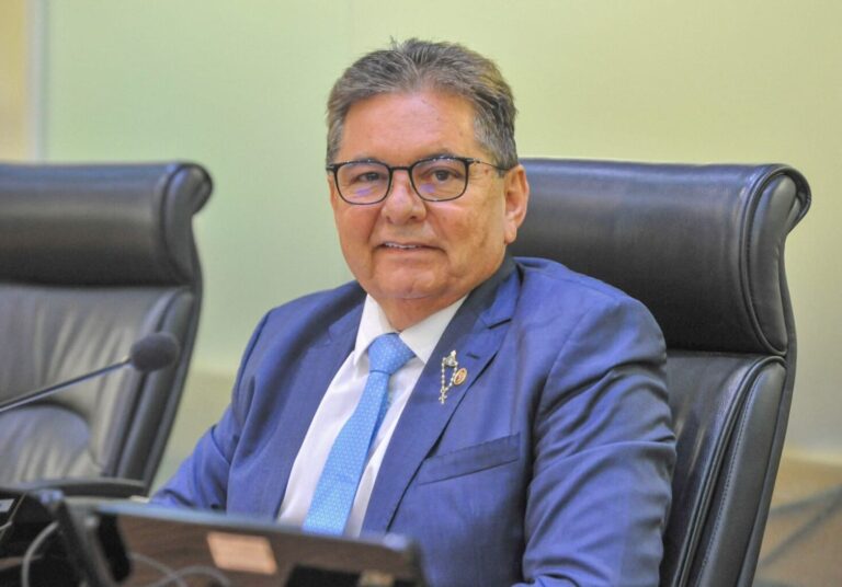 Adriano Galdino lidera pesquisa para Assembleia Legislativa e reforça força política na Paraíba