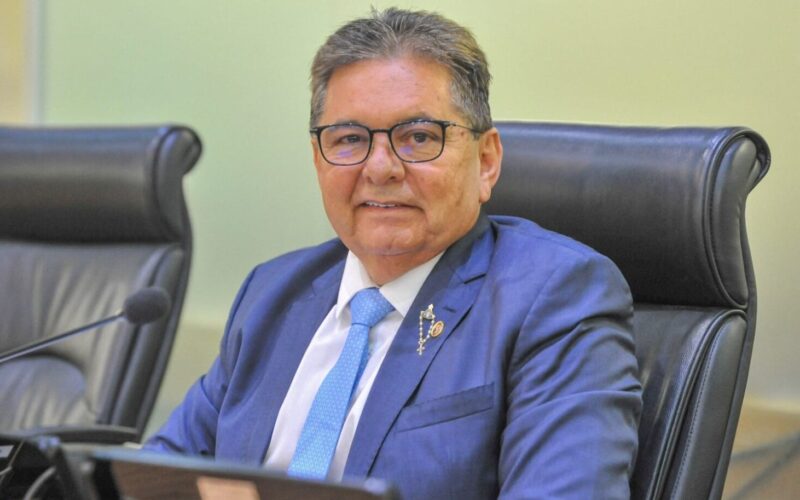 Adriano Galdino lidera pesquisa para Assembleia Legislativa e reforça força política na Paraíba