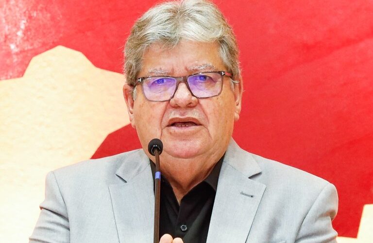 João Azevêdo anuncia R$ 2,8 bilhões em pagamento das folhas de novembro e dezembro, 2ª parcela do 13º e abono natalino