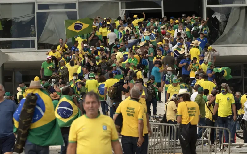 Entenda como o PL da Dosimetria pode beneficiar condenados pelo 8/1