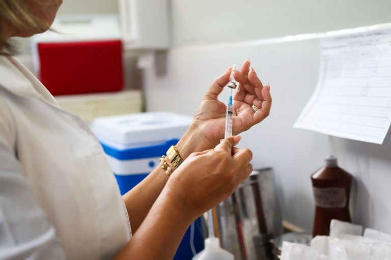 Crianças a partir de 2 anos vítimas de violência sexual são vacinadas contra o HPV na Paraíba