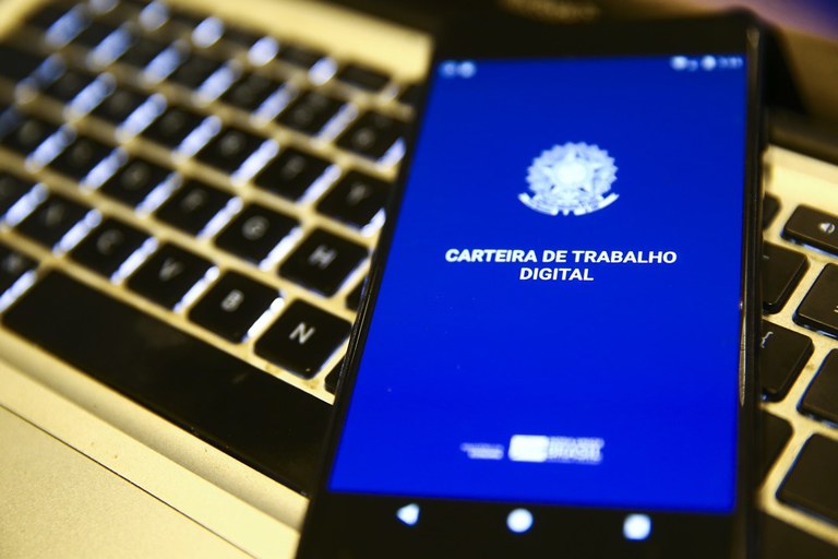 Taxa de desemprego cai para 5,3%, a menor para o trimestre até agosto