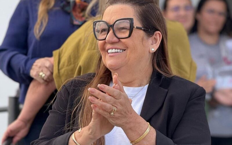 Eliane Galdino anuncia reajuste de 13% para professores de Pocinhos
