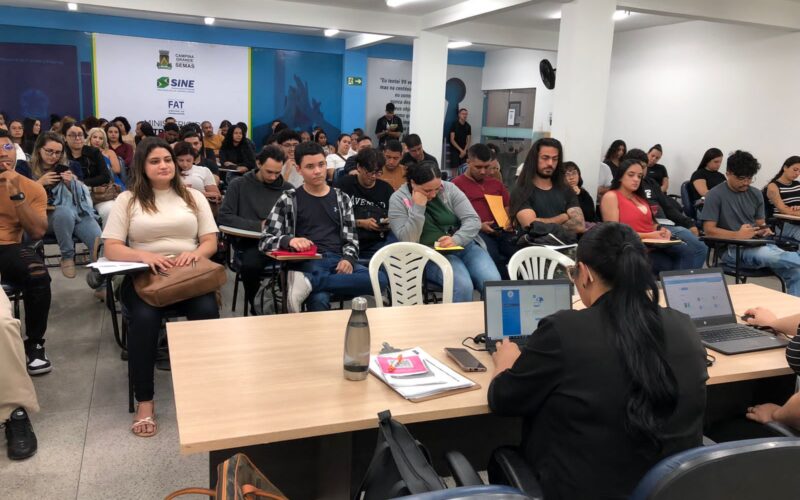 Sine Municipal, por meio de empresas parceiras, oferta vagas para cargos de telemarketing, motorista e jovem aprendiz
