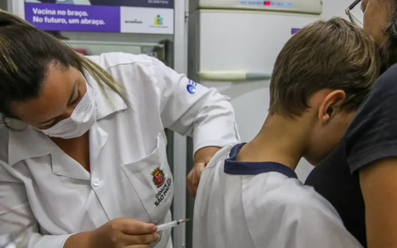 Saúde prorroga vacinação contra HPV para adolescentes de 15 a 19 anos