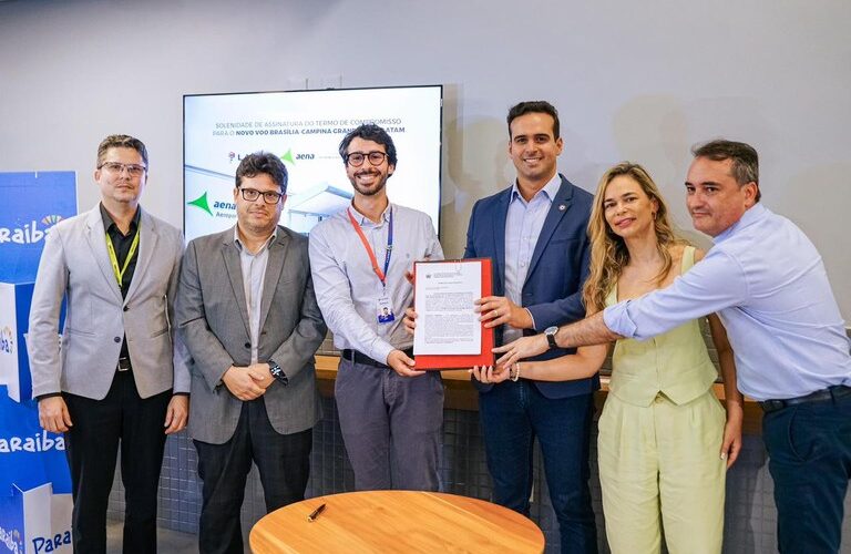 Lucas Ribeiro assina termo que confirma base da Latam em CG e novo voo para Brasília