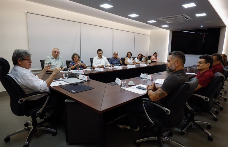 João Azevêdo anuncia atualização do PCCR dos jornalistas e criação do PCCR da Orquestra Sinfônica da Paraíba