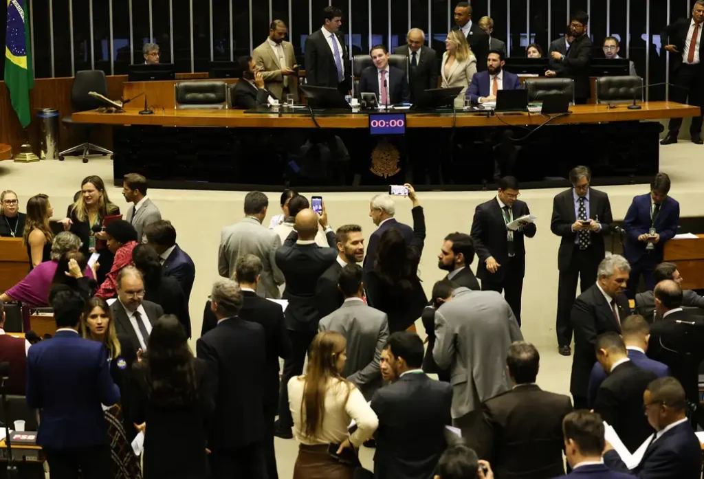 Motta adia votação de PL Antifacção para terça-feira (18)