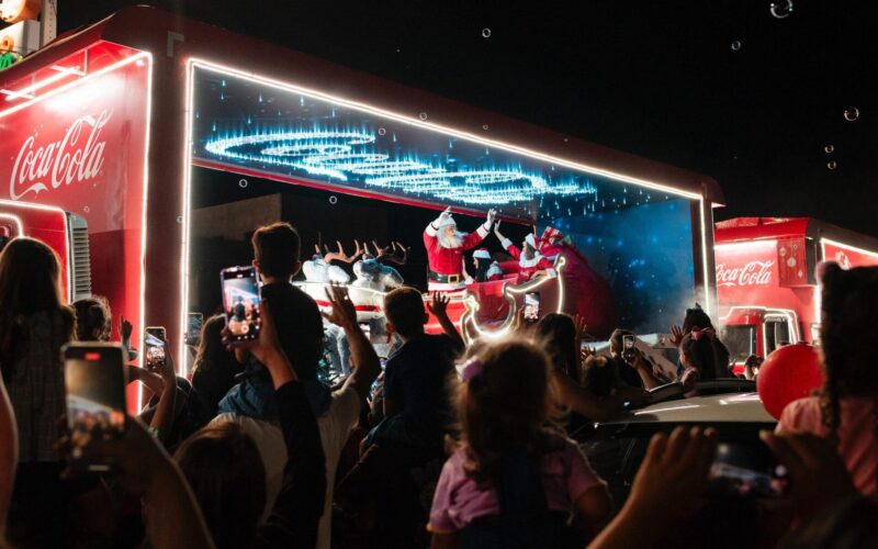 Magia: Caravana de Natal da Coca-Cola passa por Campina Grande nesta segunda-feira (24); confira a rota