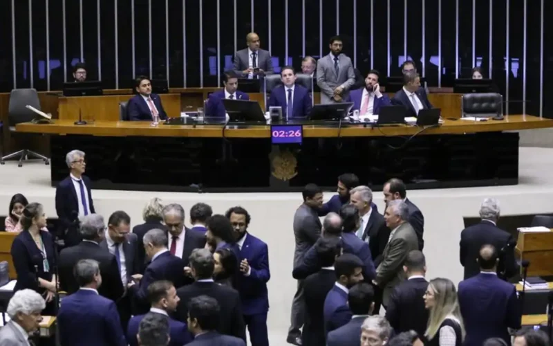 Câmara aprova texto-base do projeto de lei antifacção