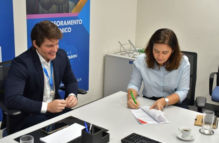 Governo da Paraíba assina convênio com a Caixa Econômica para pagamento do Abono Natalino a partir do dia 10