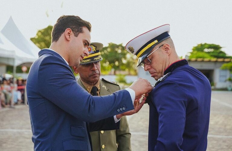 Lucas Ribeiro participa da formatura de novos aspirantes da Polícia Militar da Paraíba