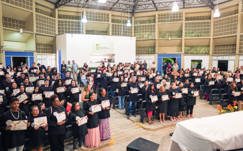 Estudantes da EJA e do PBA participam de cerimônia de formatura e celebram a conclusão de ciclos em CG
