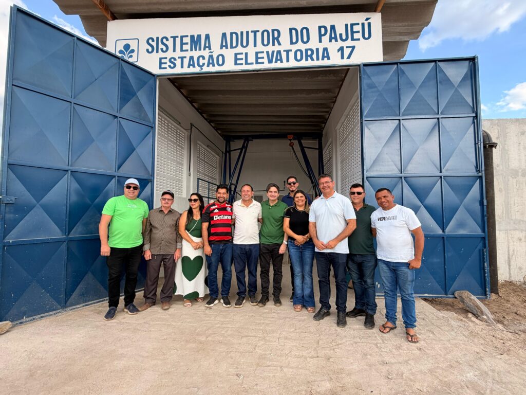 Murilo Galdino comemora reta final de obras da Adutora do Pajeú em Teixeira