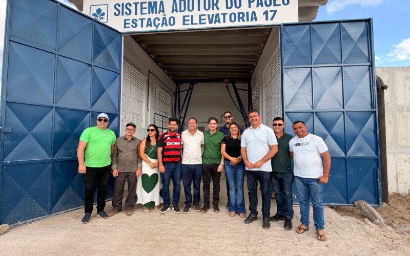 Murilo Galdino comemora reta final de obras da Adutora do Pajeú em Teixeira