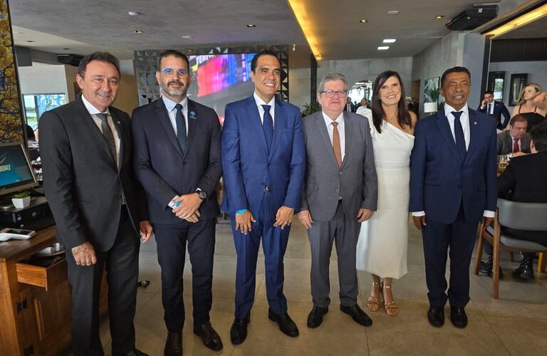 João Azevêdo prestigia posse de Gustavo Feliciano como ministro do Turismo