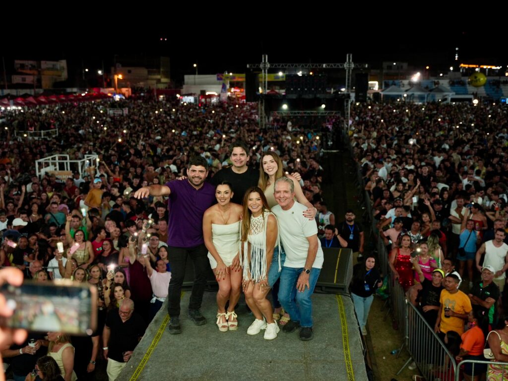 Murilo Galdino prestigia festa dos 161 anos de emancipação política de Itaporanga e destaca competência da gestão