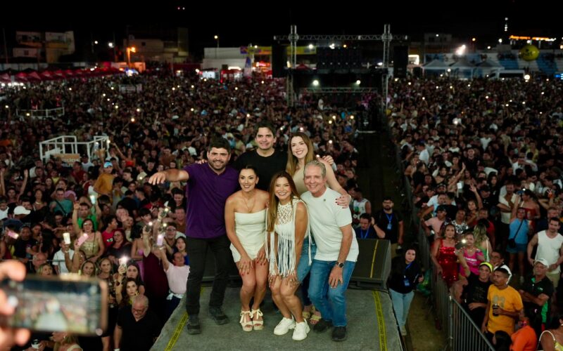 Murilo Galdino prestigia festa dos 161 anos de emancipação política de Itaporanga e destaca competência da gestão