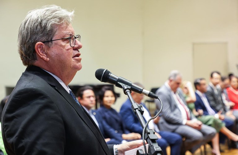 João Azevêdo empossa novos procuradores e auditores de contas e reafirma compromisso com gestão eficiente