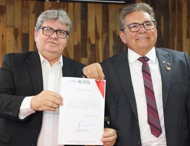 Atuação do deputado Adriano Galdino garante assinatura da ordem de serviço para pavimentação entre Pocinhos e Olivedos