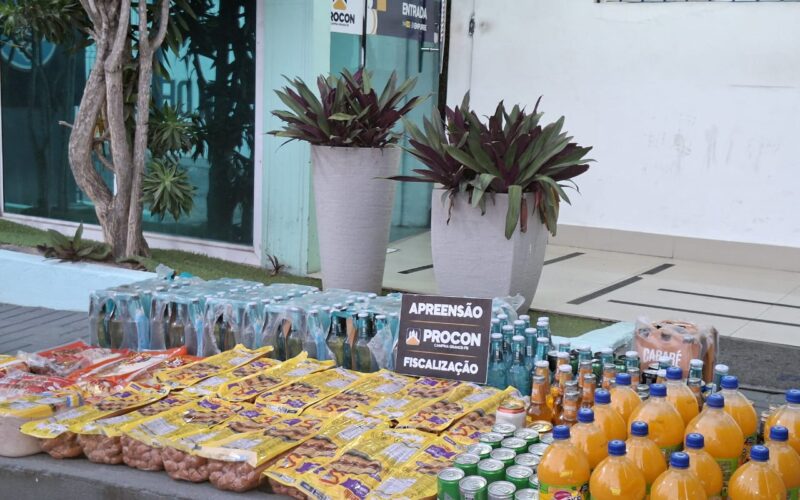 Procon-CG apreende 292 produtos impróprios para consumo no bairro Três Irmãs