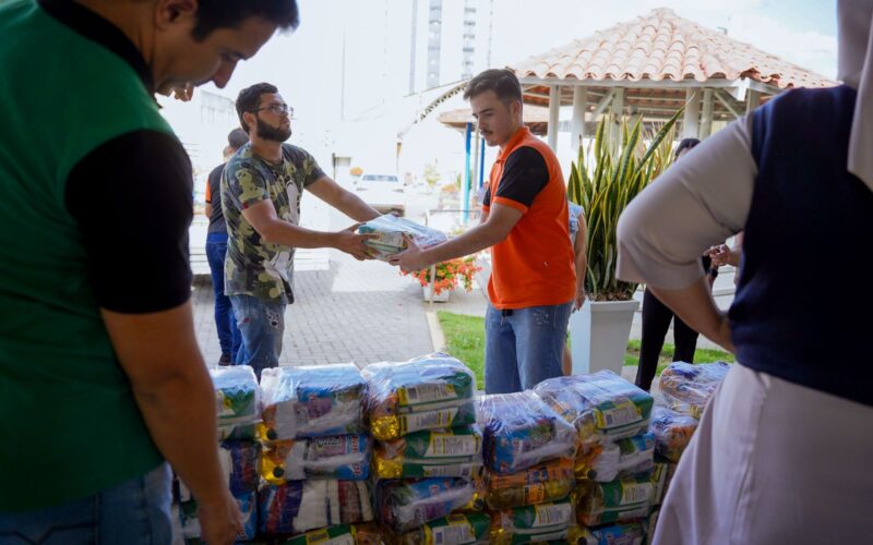 Natal Iluminado: PMCG distribui cestas básicas custeadas com parte do valor arrecadado em estacionamento do evento