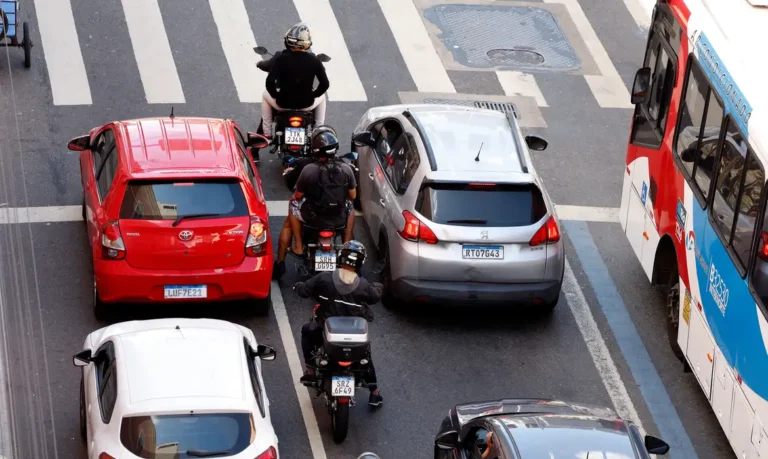 Boleto do IPVA da placa com final 4 deve ser pago até esta quinta-feira (30) para garantir desconto de 10%