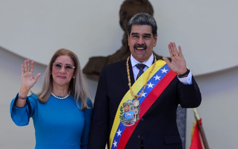 China pede aos EUA a libertação imediata de Maduro e sua esposa