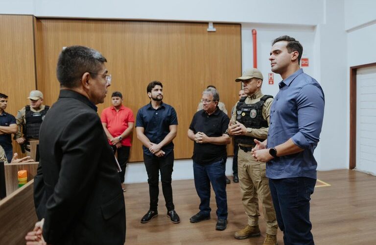 Lucas Ribeiro acompanha monitoramento das forças de segurança e participa da abertura do carnaval de Patos