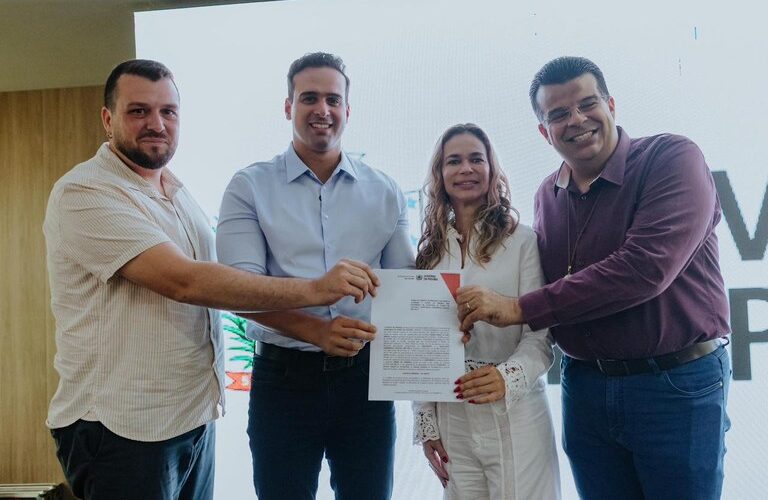 Lucas Ribeiro assina termos de fomento e destaca maior apoio já realizado a eventos do período carnavalesco em CG